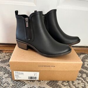 7M Lucky Brand Water Resistant Boots